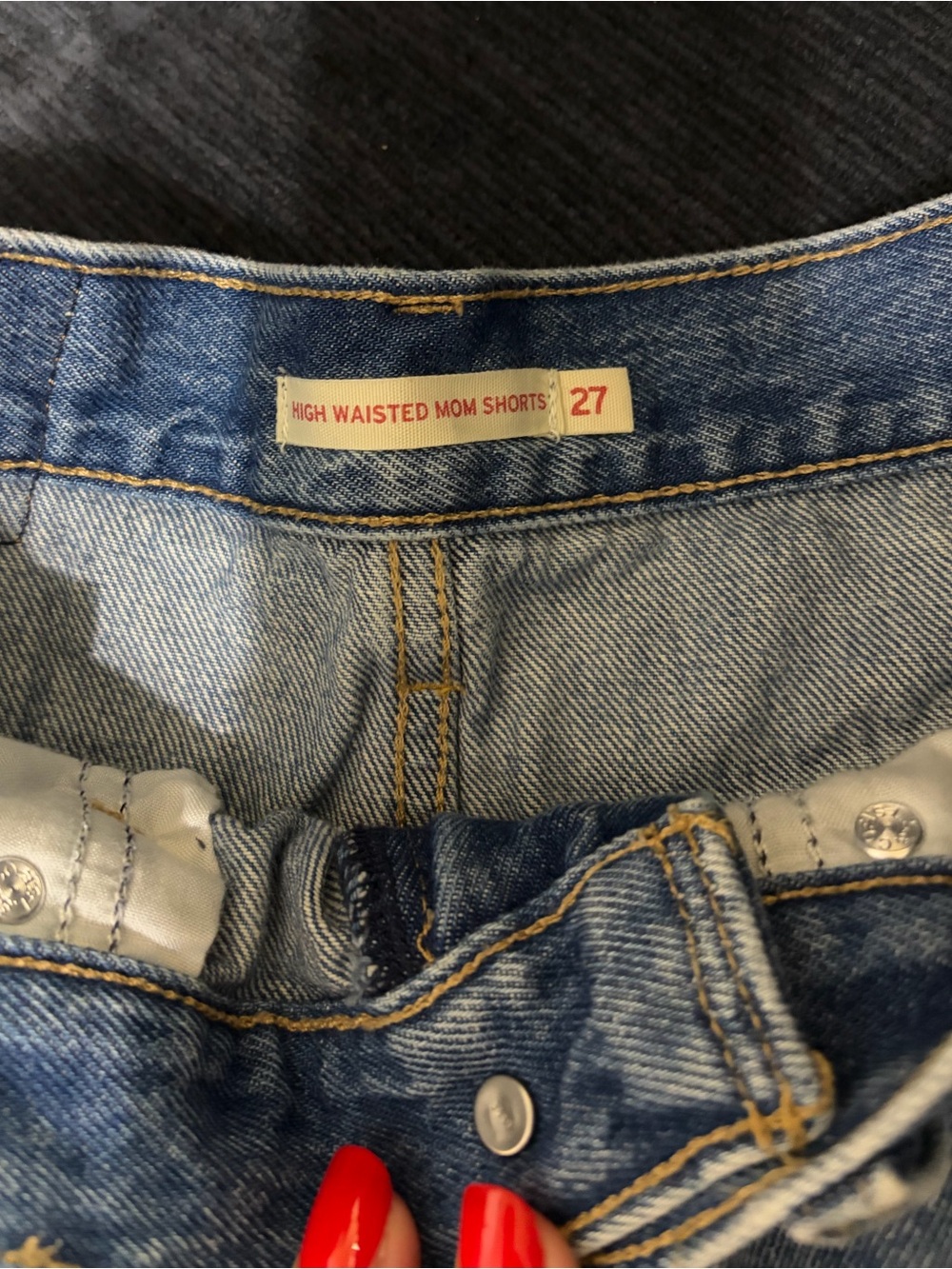 Levi’s High Waisted Mom Shorts Size 27 - Picture 4 of 4